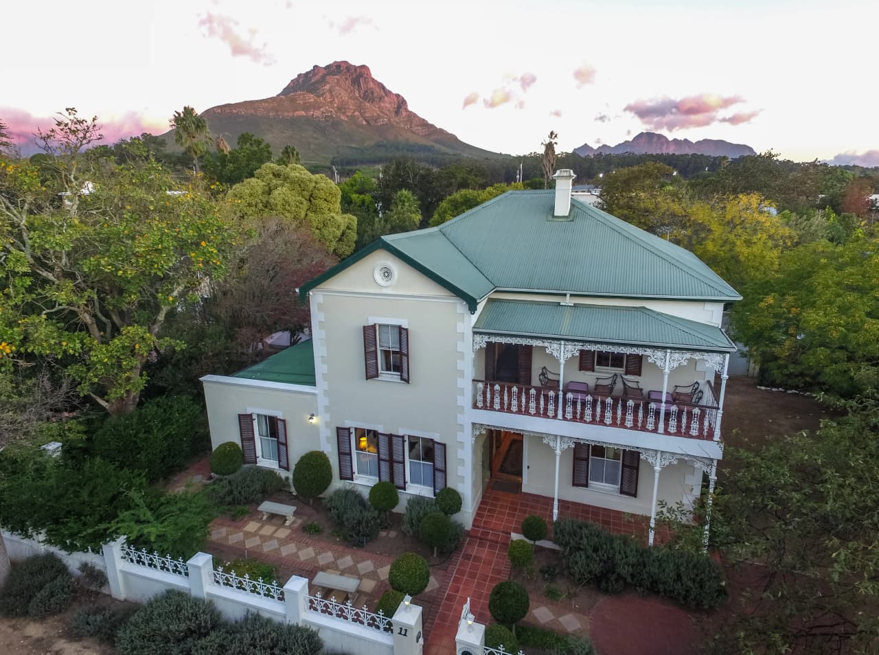 Evergreen Manor in Stellenbosch, with the mountains behind