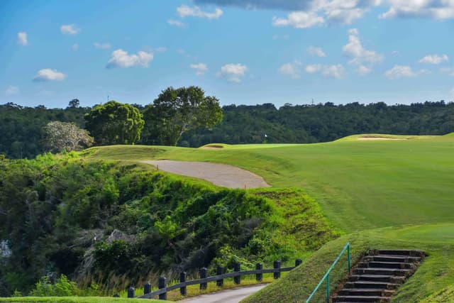 Dye Fore golf course