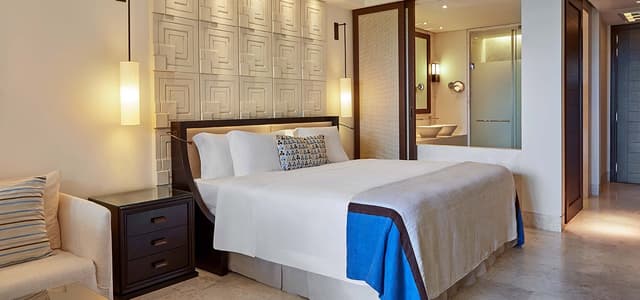 A Deluxe Garden View room at The Romanos